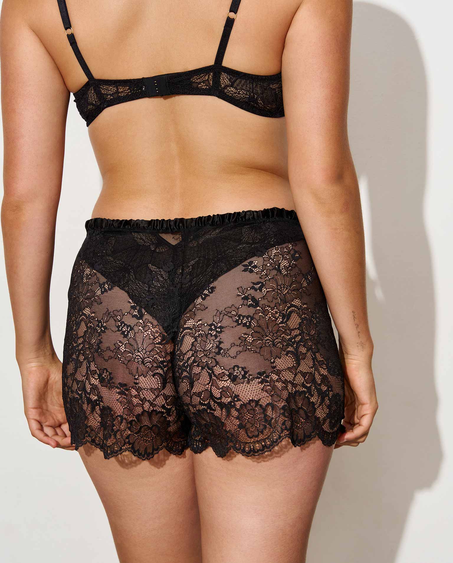 PISTIL FINE LACE SHORT